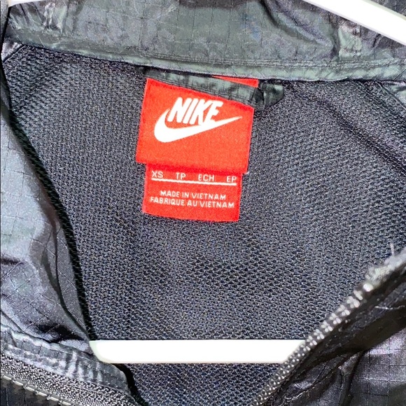 Nike windbreaker jacket - Picture 3 of 4